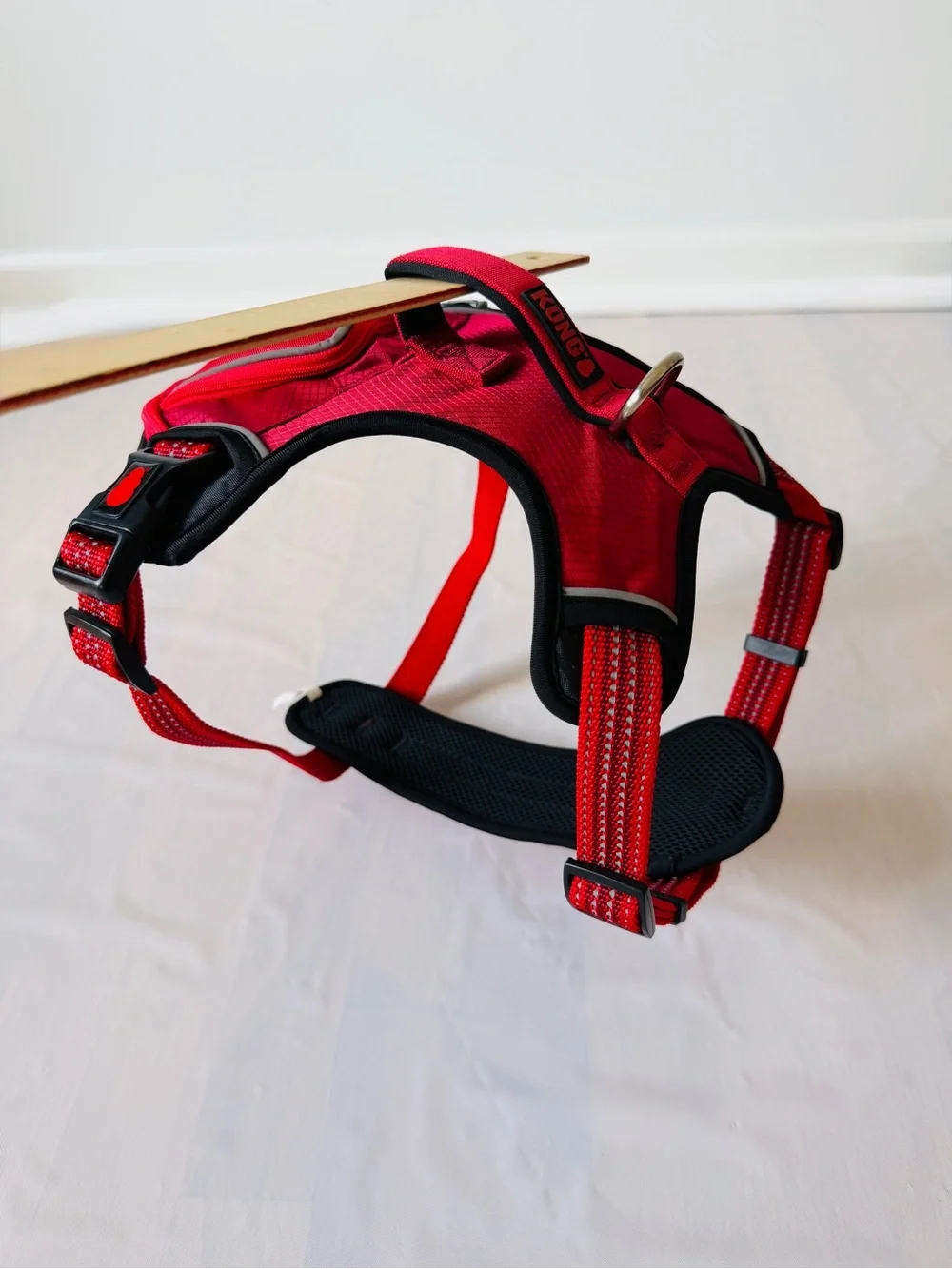 Kong Red Reflective Pocket Dog Harness Vest Padded Mesh Size L adjustable nWOT